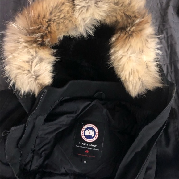 Canada goose Kensington coat with fur - Picture 1 of 14